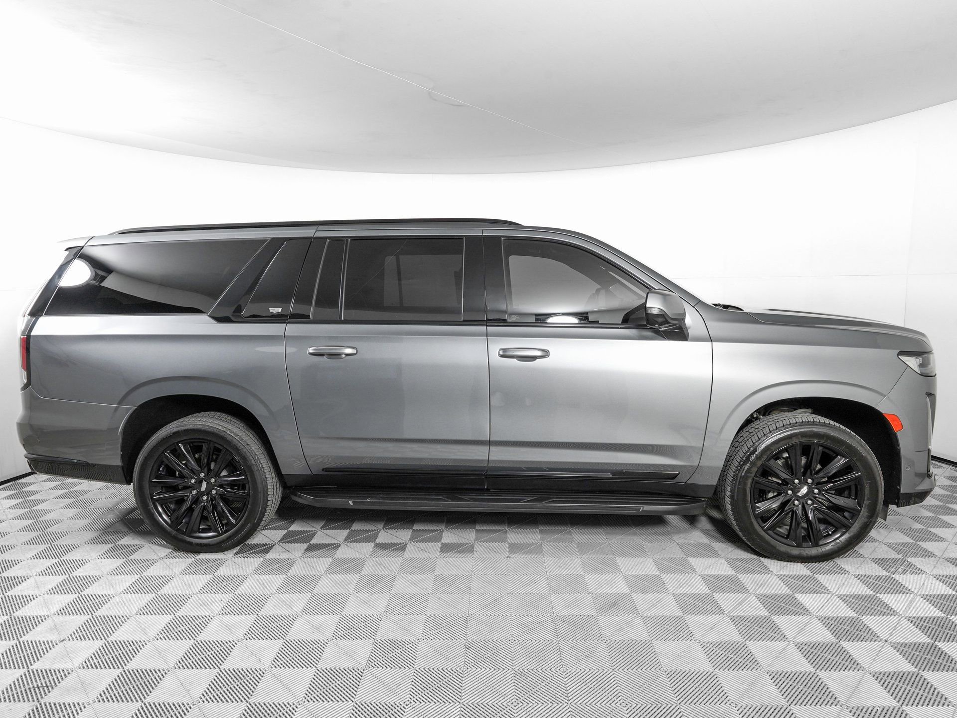 Used 2021 Cadillac Escalade ESV Sport Platinum image 4