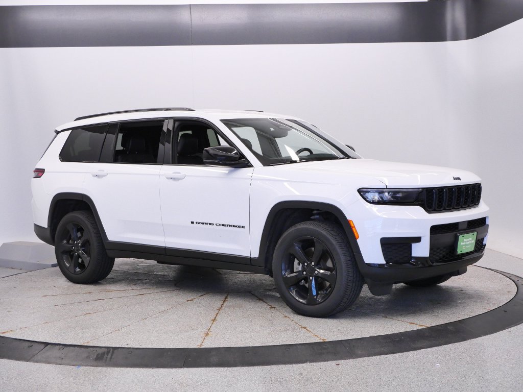 Used 2022 Jeep Grand Cherokee L Laredo AWD/4WD image 7