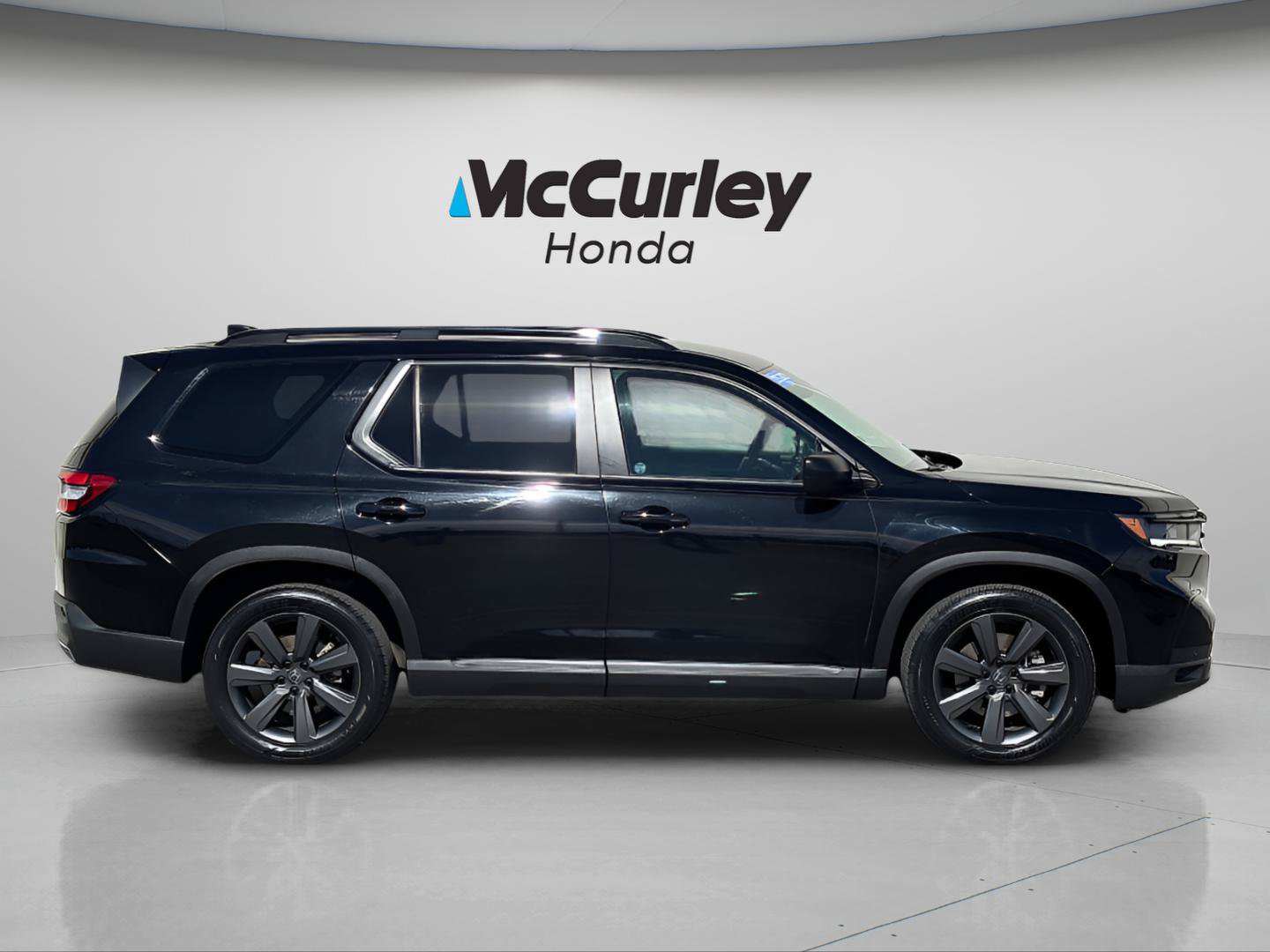 Certified 2023 Honda Pilot Sport image 2
