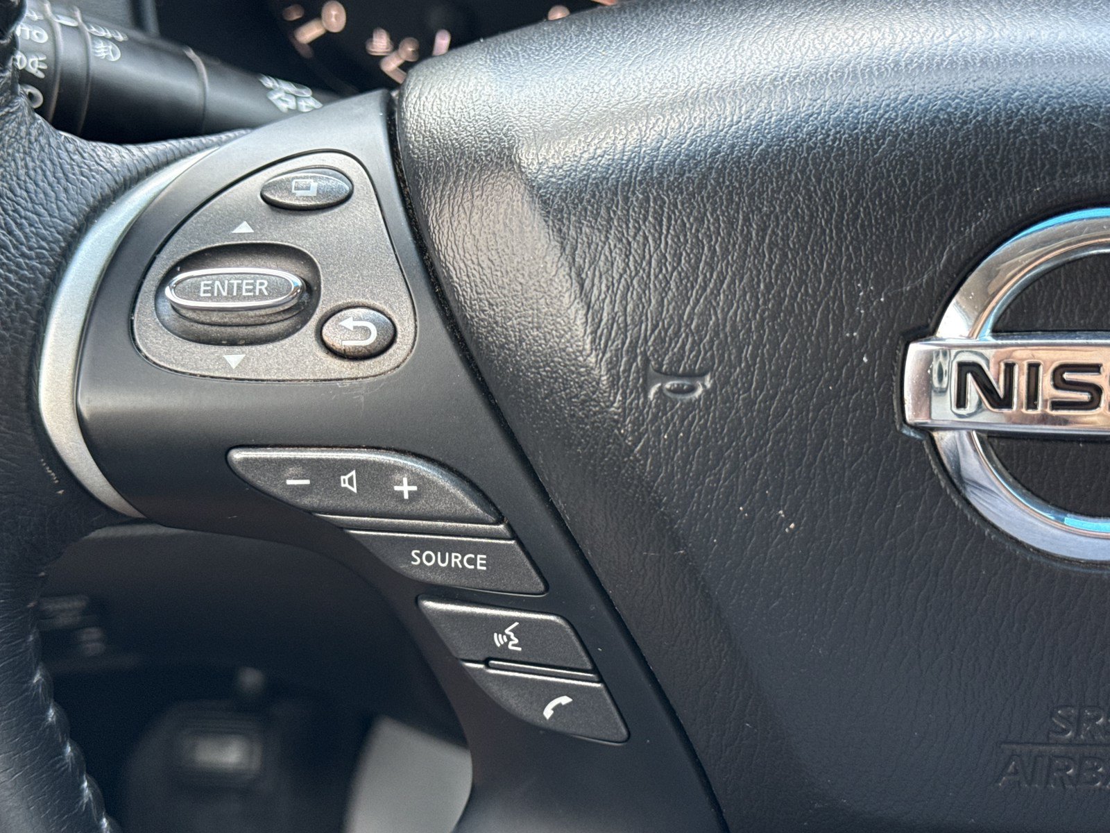 Used 2015 Nissan Pathfinder Platinum FWD image 25