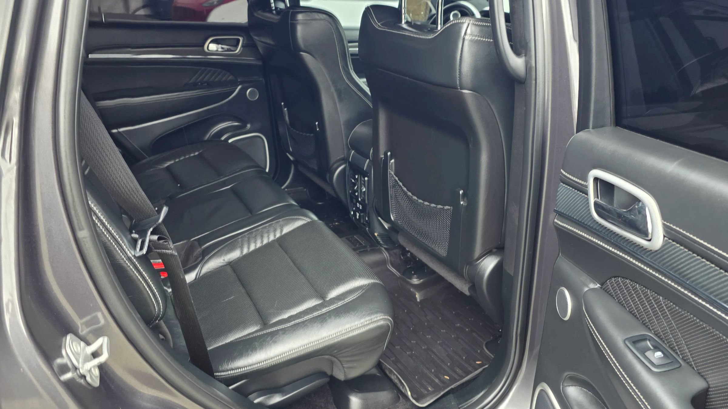 Used 2018 Jeep Grand Cherokee SRT image 13