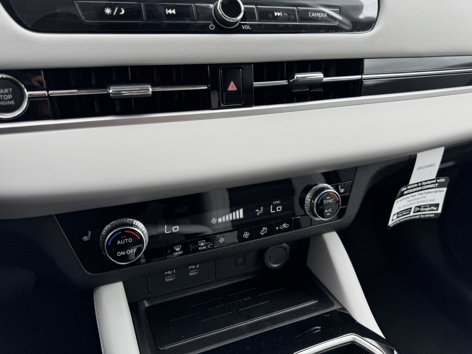 New 2025 Mitsubishi Outlander SE image 20