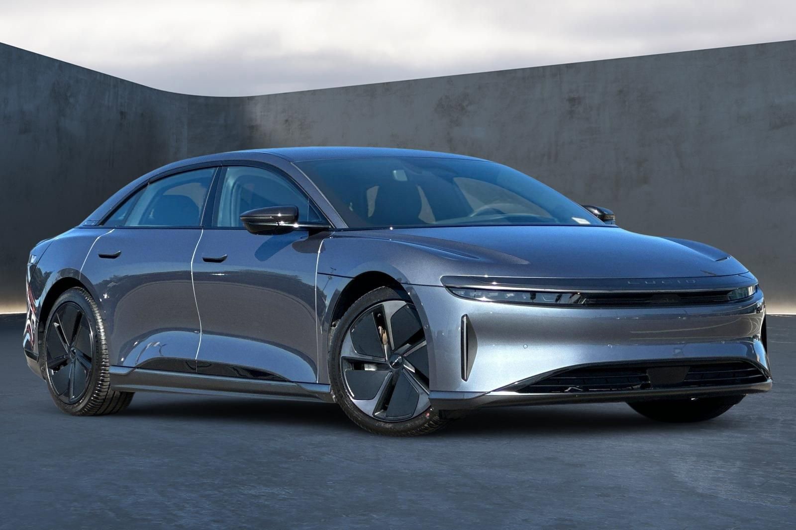 Used 2024 Lucid Air Touring image 2