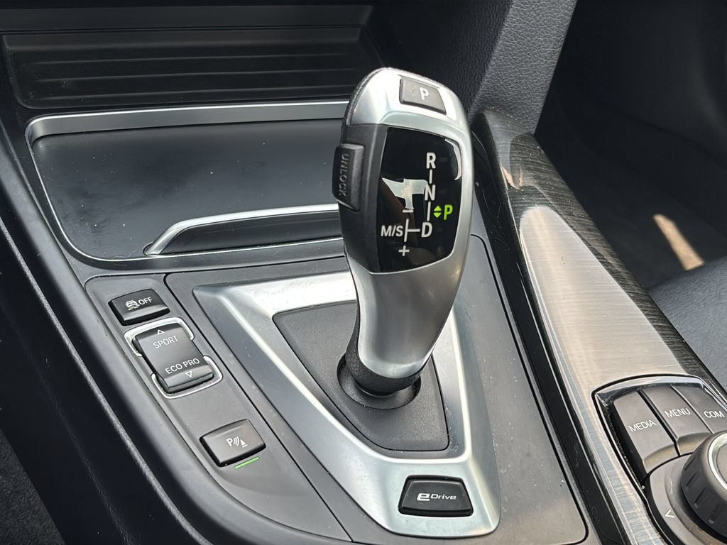 Used 2018 BMW 330e w/ Convenience Package RWD image 30