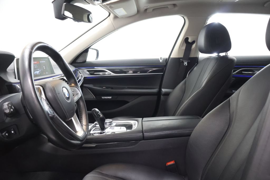 Used 2018 BMW 740i RWD image 13