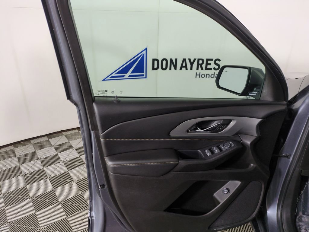Used 2021 Chevrolet Traverse LT image 12