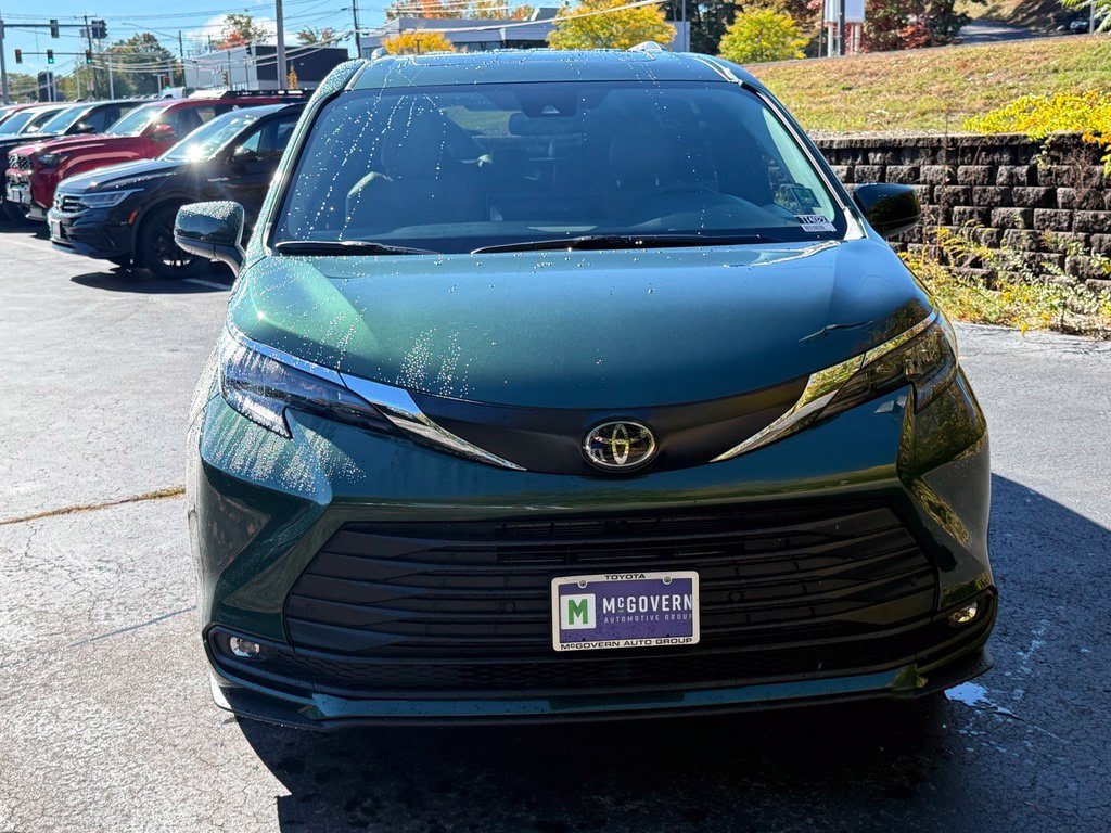 Used 2026 Toyota Sienna XLE AWD/4WD image 13