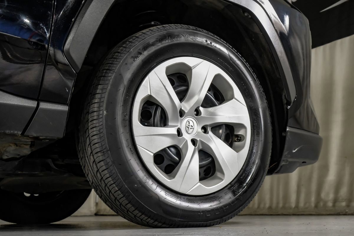 Used 2021 Toyota RAV4 LE FWD image 49