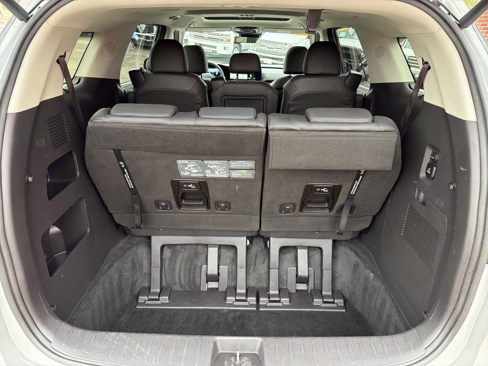 Used 2024 Kia Carnival SX Prestige image 6