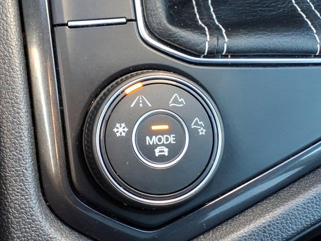 Certified 2023 Volkswagen Tiguan SE R-Line image 17