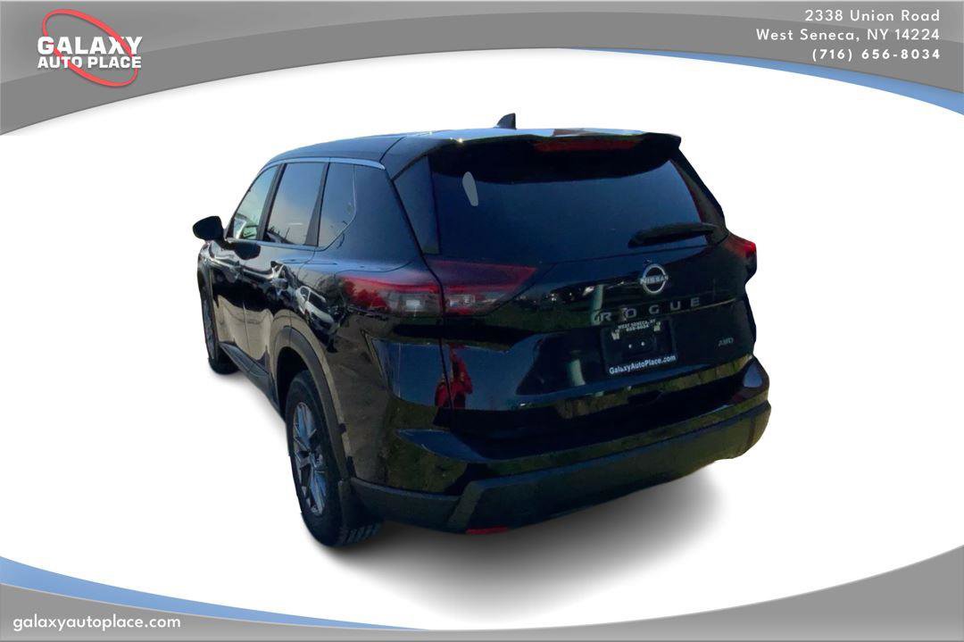 Used 2024 Nissan Rogue S AWD/4WD image 7