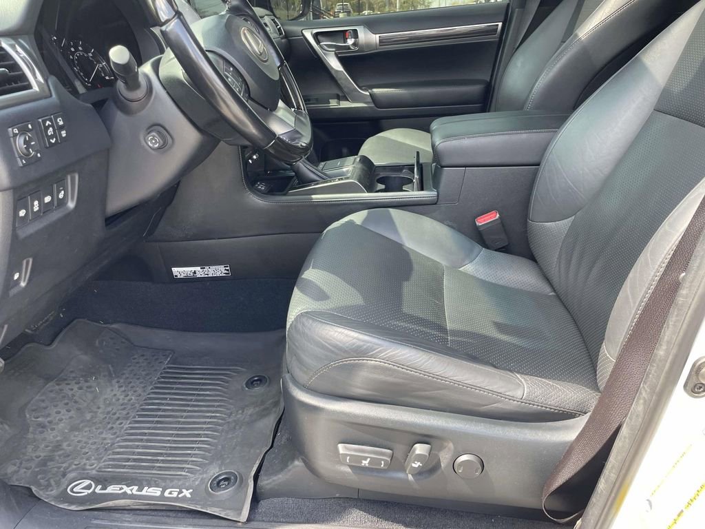 Used 2023 Lexus GX 460 Luxury w/ Sport Design Package AWD/4WD image 19
