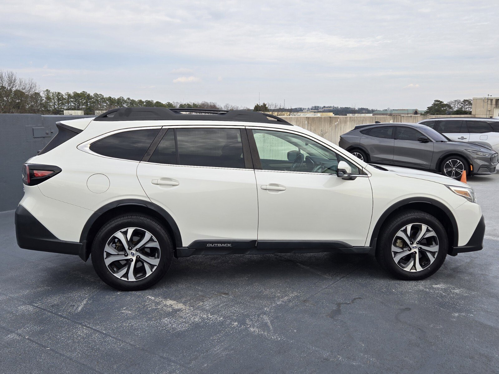 Used 2022 Subaru Outback Limited image 11