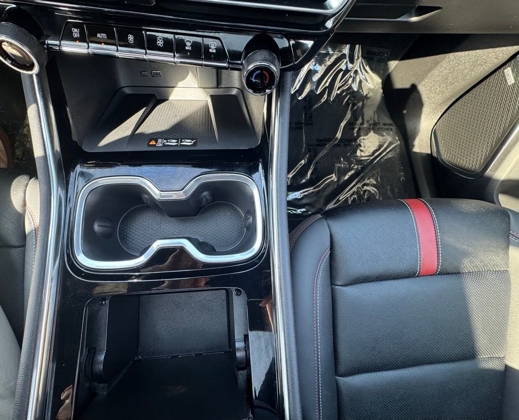 Used 2026 Chevrolet Traverse RS w/ LPO, Floor Liner Package AWD/4WD image 27