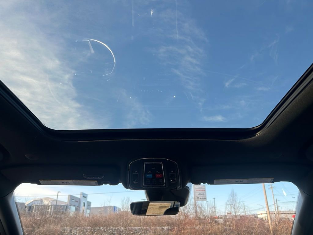 New 2025 Jeep Grand Cherokee Limited image 18