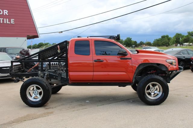 Used 2016 Toyota Tacoma TRD Off-Road w/ Premium & Technology Package AWD/4WD image 2