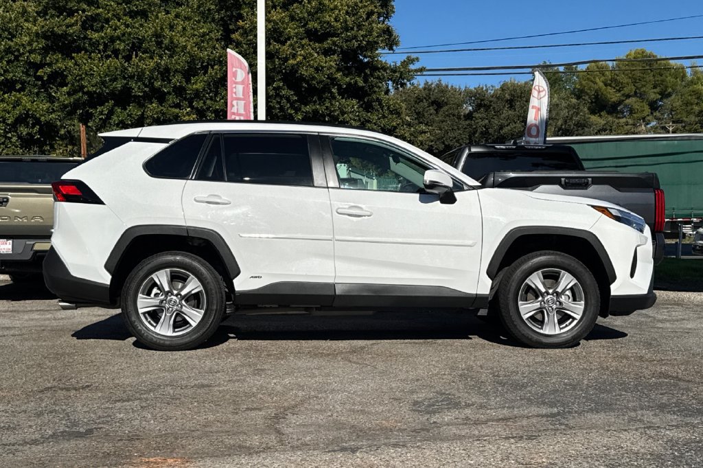 Used 2023 Toyota RAV4 LE AWD/4WD image 2