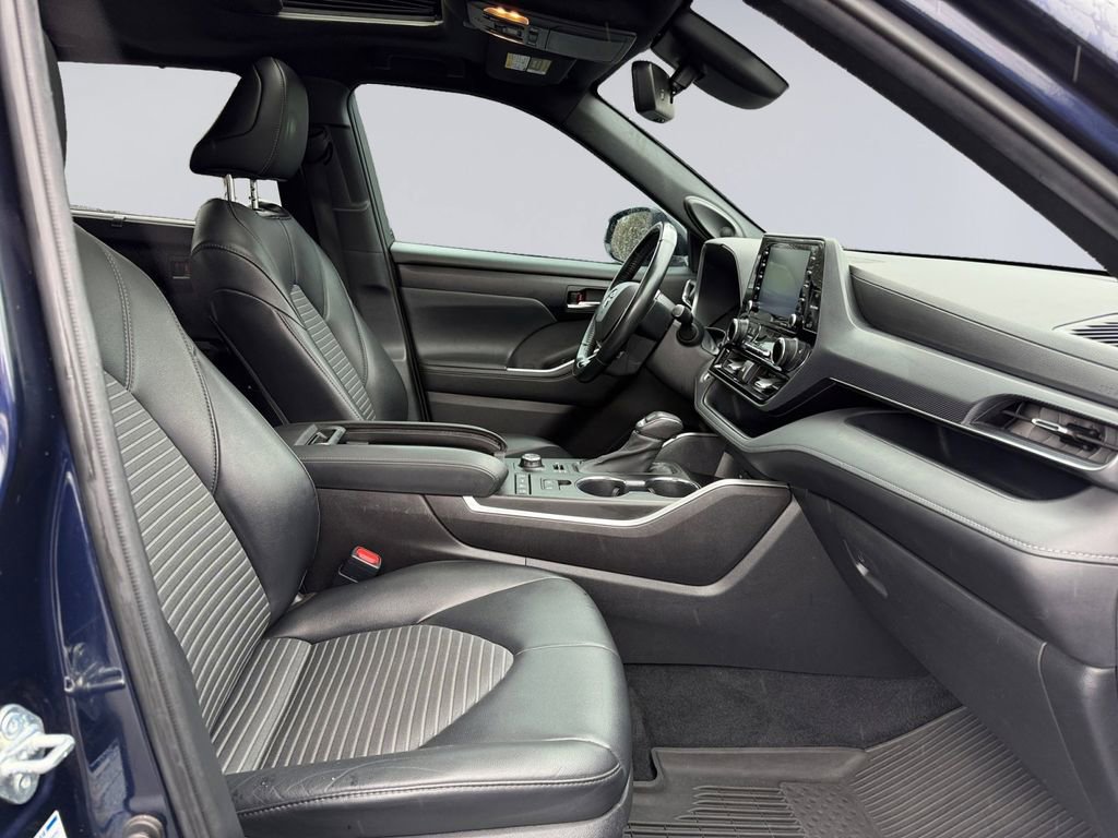 Used 2021 Toyota Highlander XSE image 17