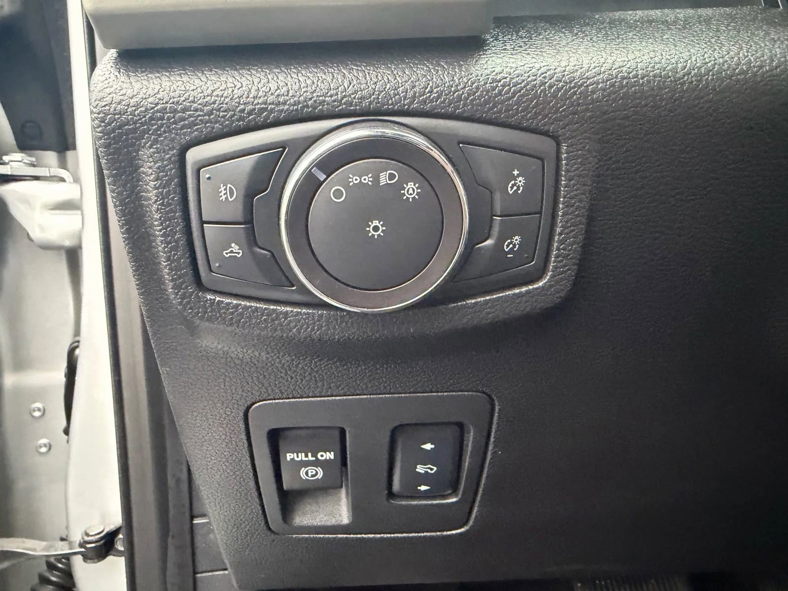 Used 2018 Ford F150 Lariat w/ Equipment Group 502A Luxury image 14