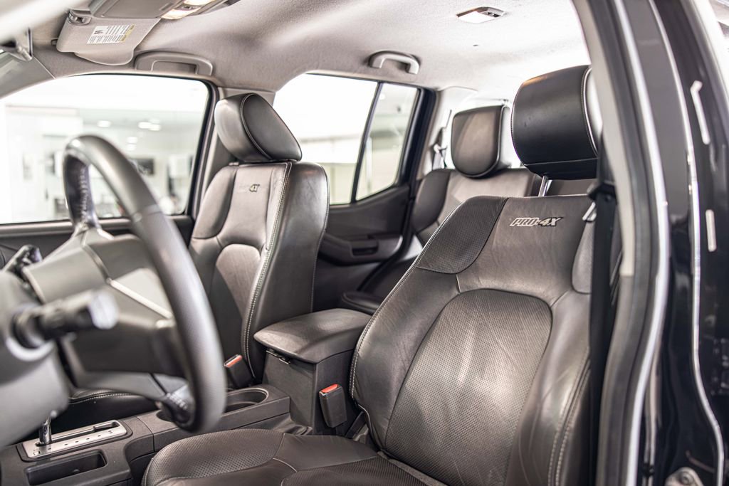 Used 2015 Nissan Xterra PRO-4X w/ Pro-4x Leather Package AWD/4WD image 17