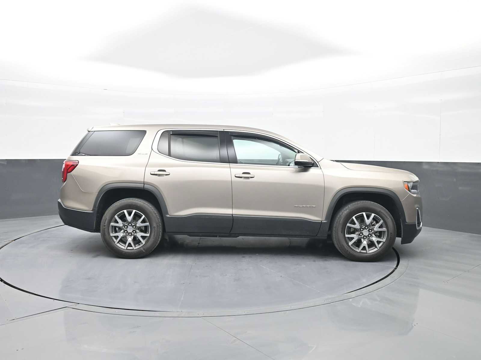 Used 2023 GMC Acadia SLE image 9