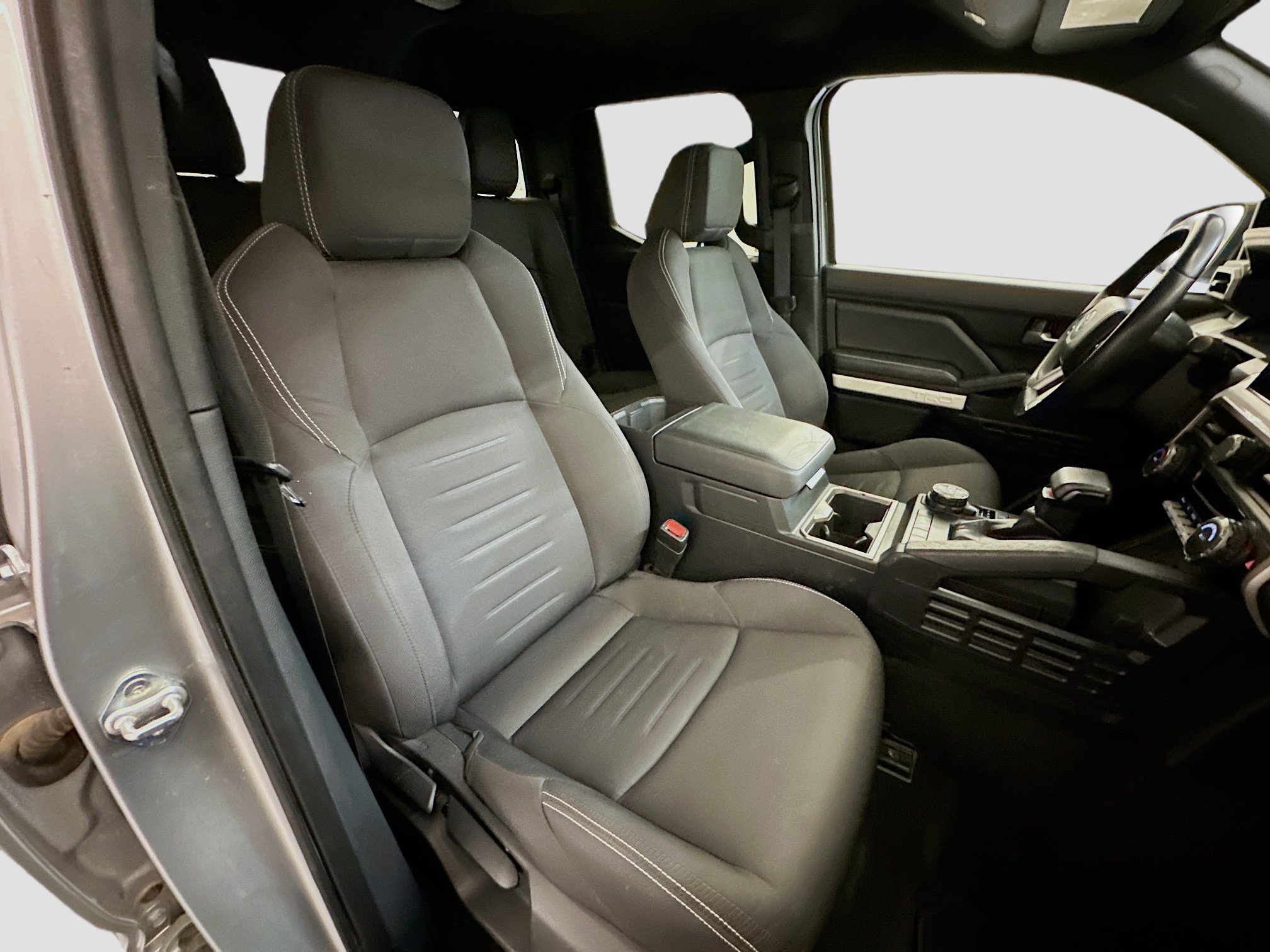 Used 2024 Toyota Tacoma TRD Off-Road image 32