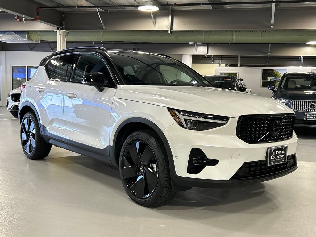 Used 2026 Volvo XC40 B5 Ultra w/ Climate Package AWD/4WD image 1
