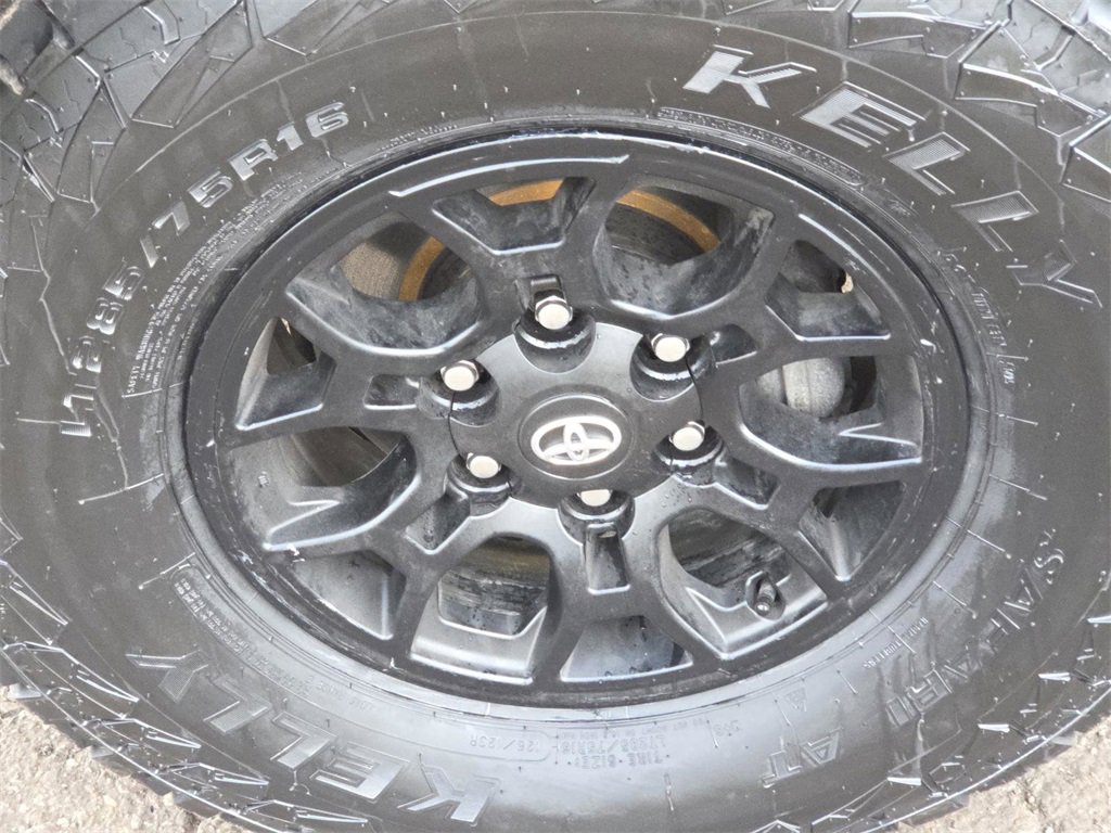 Used 2022 Toyota Tacoma TRD Off-Road w/ Black Out Package (TMS) image 8