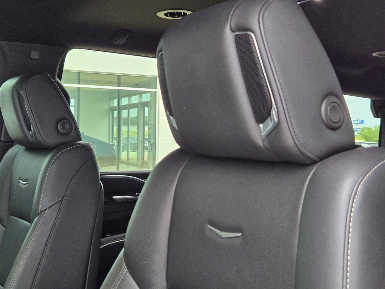 Used 2022 Cadillac Escalade Luxury AWD/4WD image 11