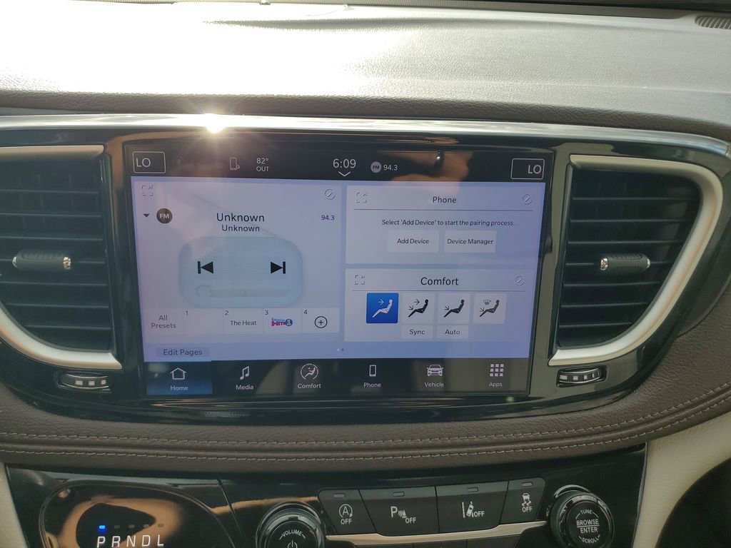 Used 2021 Chrysler Pacifica Touring image 14