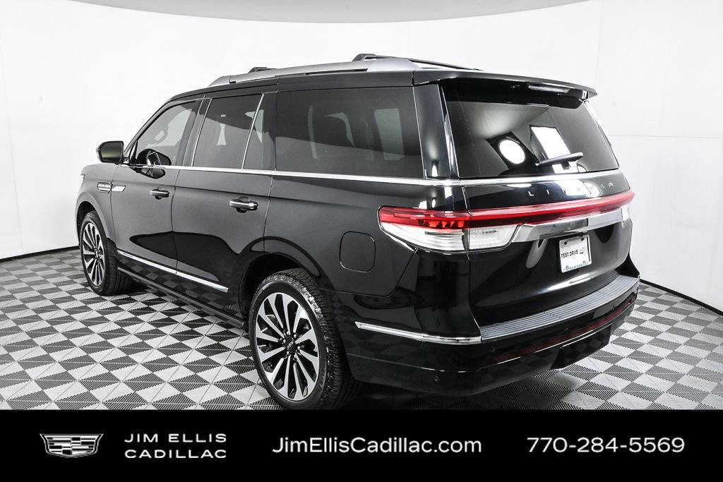 Used 2022 Lincoln Navigator Reserve image 3