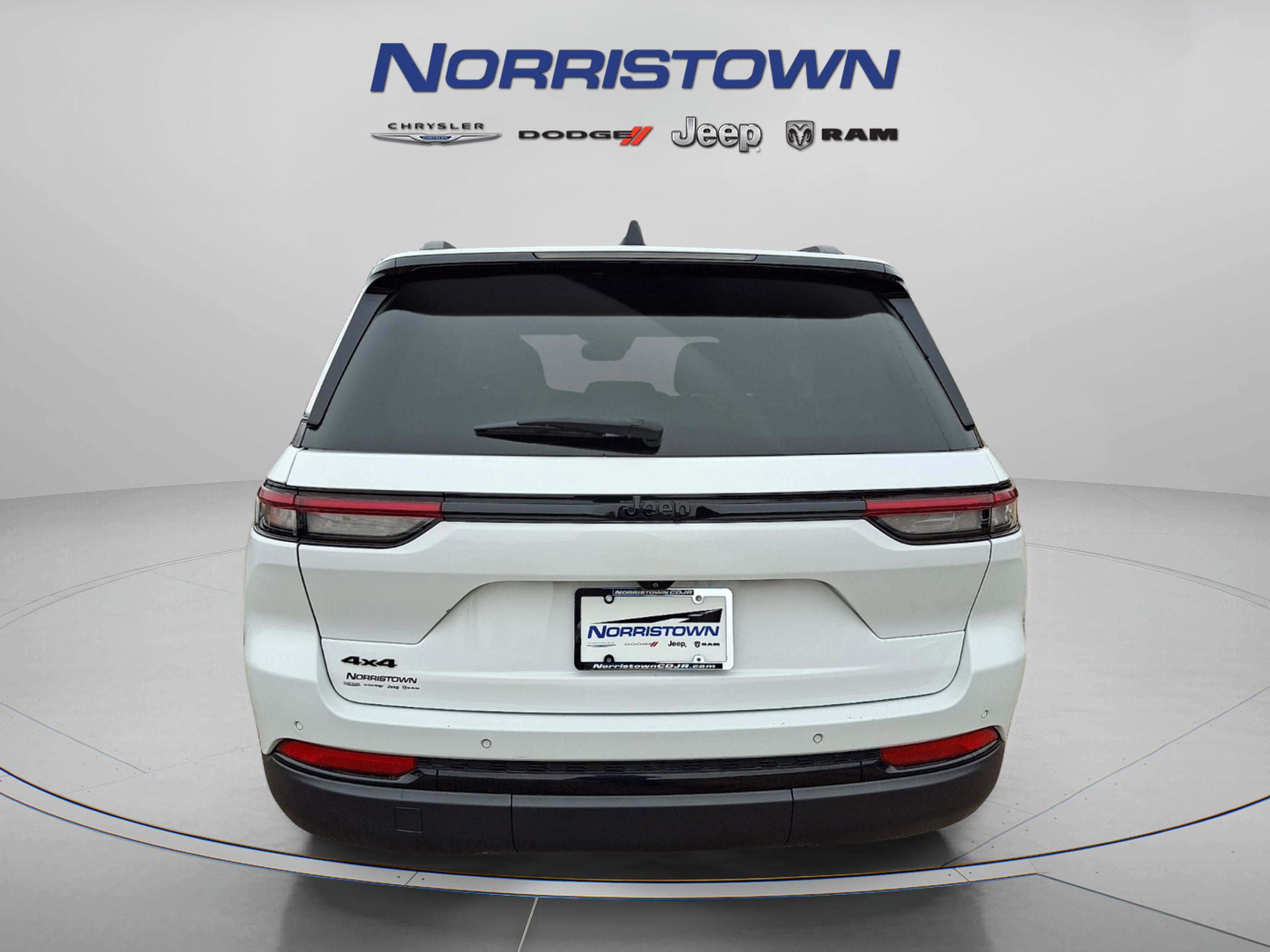 Certified 2023 Jeep Grand Cherokee Altitude image 5