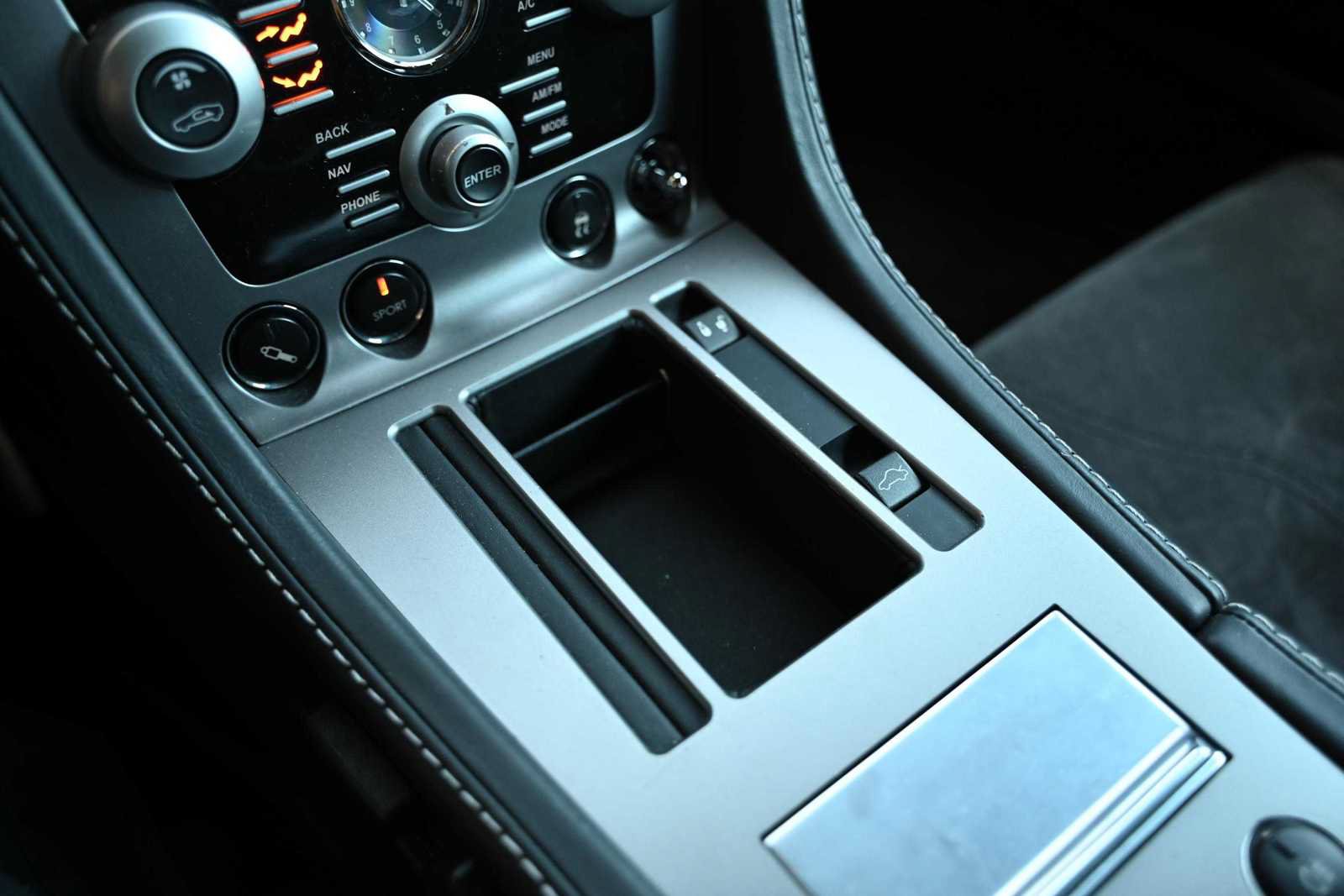 Used 2009 Aston Martin DBS Coupe RWD image 15