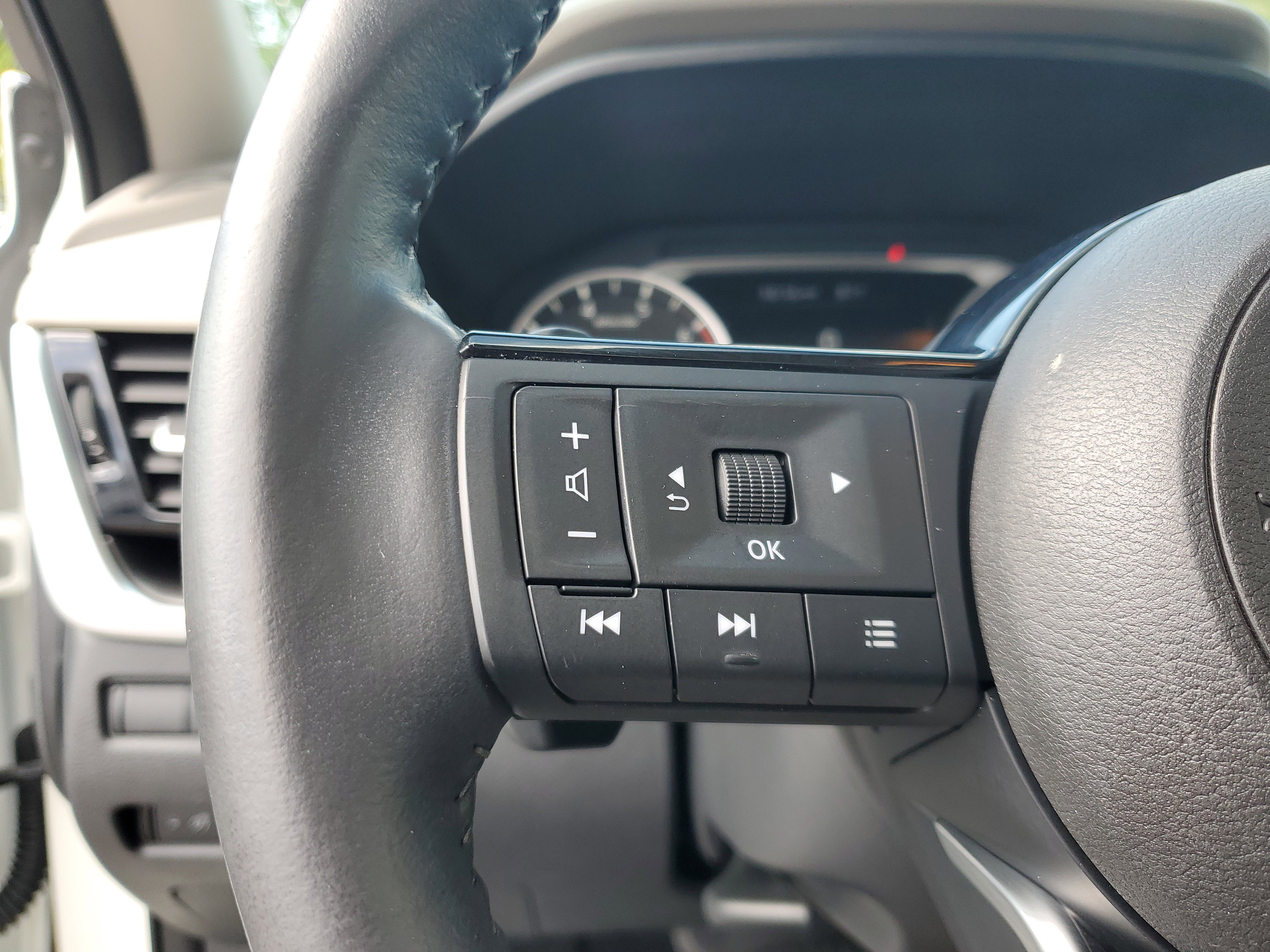 Certified 2022 Nissan Rogue SV w/ SV Premium Package image 20