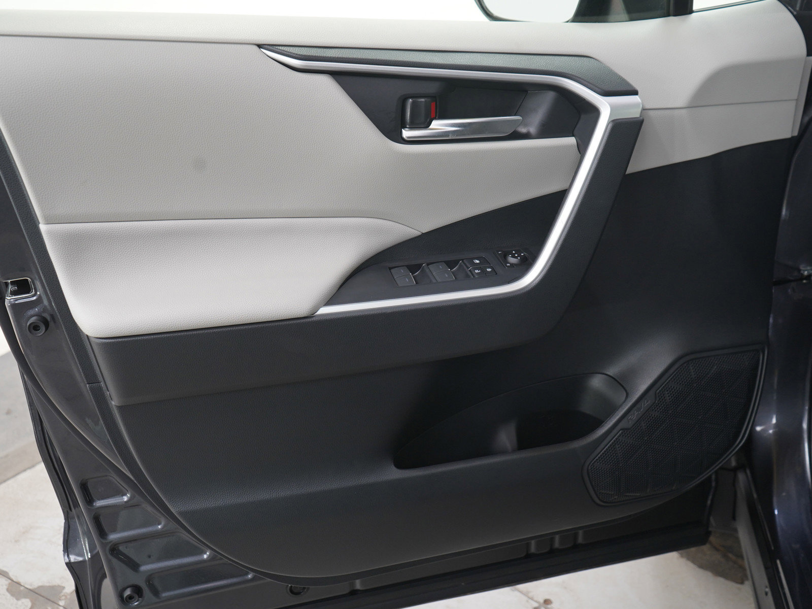 Used 2025 Toyota RAV4 XLE AWD/4WD image 20