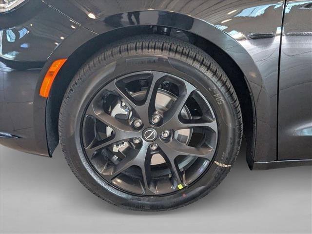 New 2026 Chrysler Pacifica Select w/ S Appearance Package FWD image 10