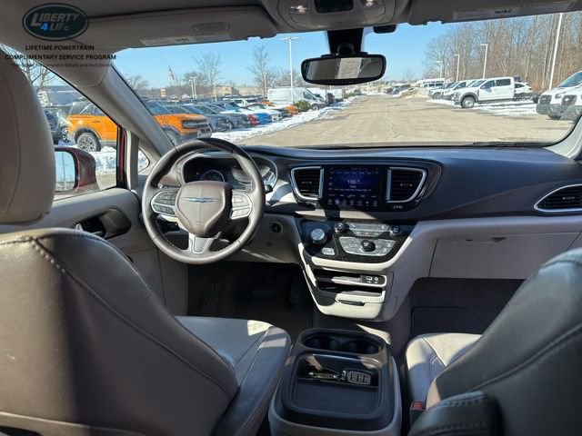 Used 2017 Chrysler Pacifica Touring-L image 9