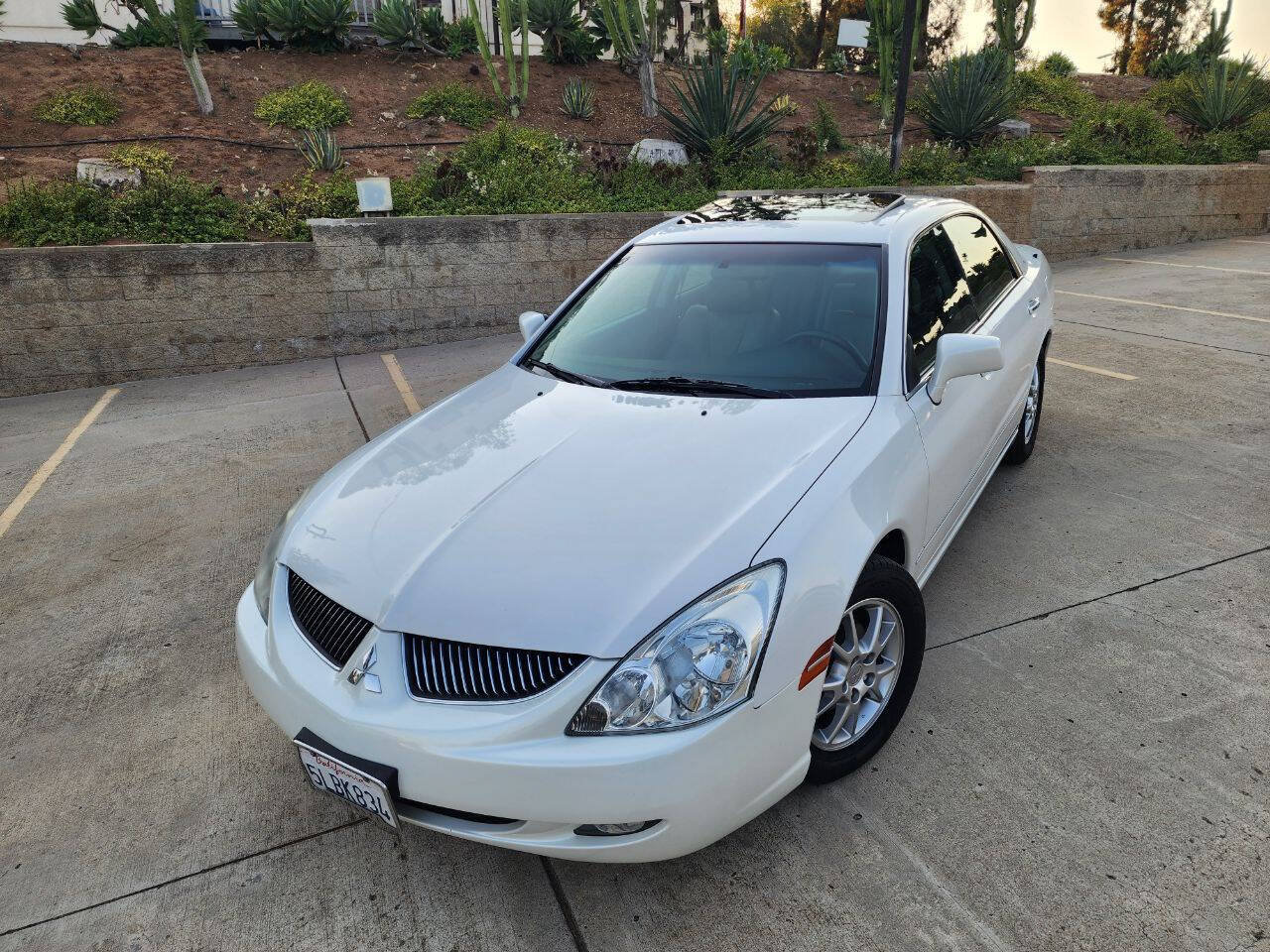 Used 2004 Mitsubishi Diamante LS FWD image 2