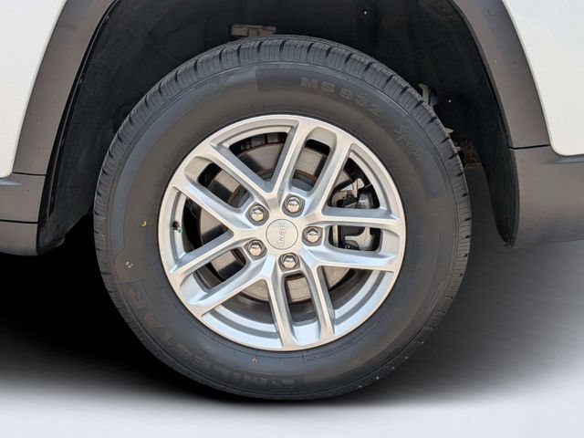 Used 2023 Jeep Grand Cherokee L Laredo AWD/4WD image 11
