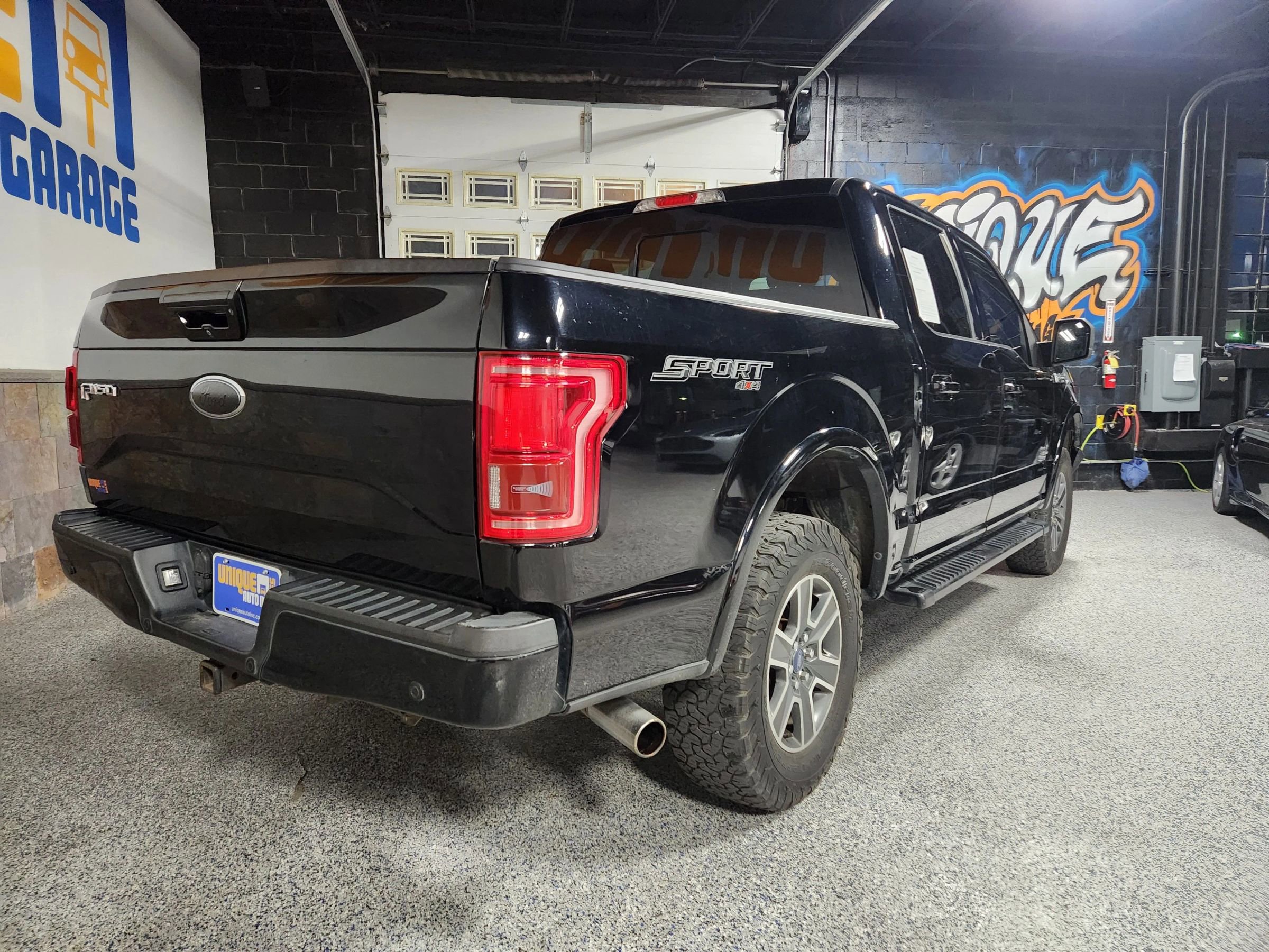 Used 2017 Ford F150 Lariat w/ Equipment Group 502A Luxury image 3