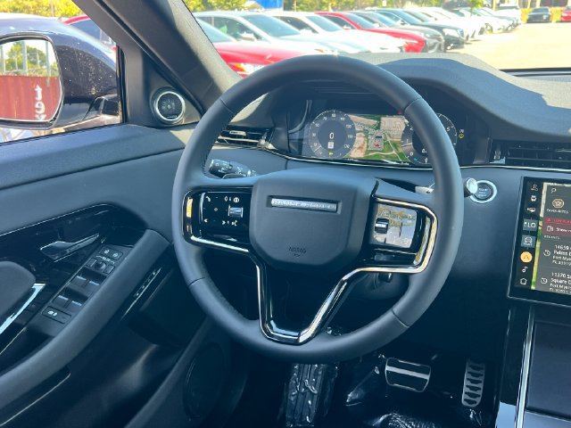 Used 2026 Land Rover Range Rover Evoque Dynamic SE AWD/4WD image 16