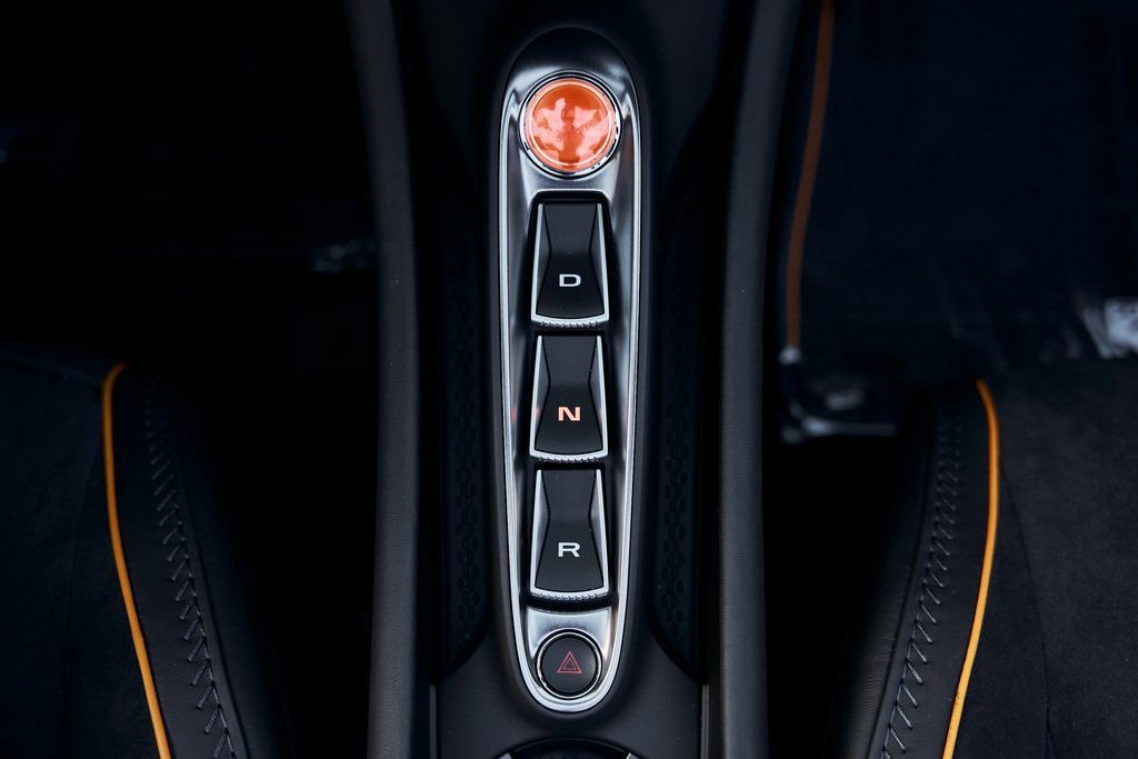 Used 2025 McLaren Artura Spider image 59