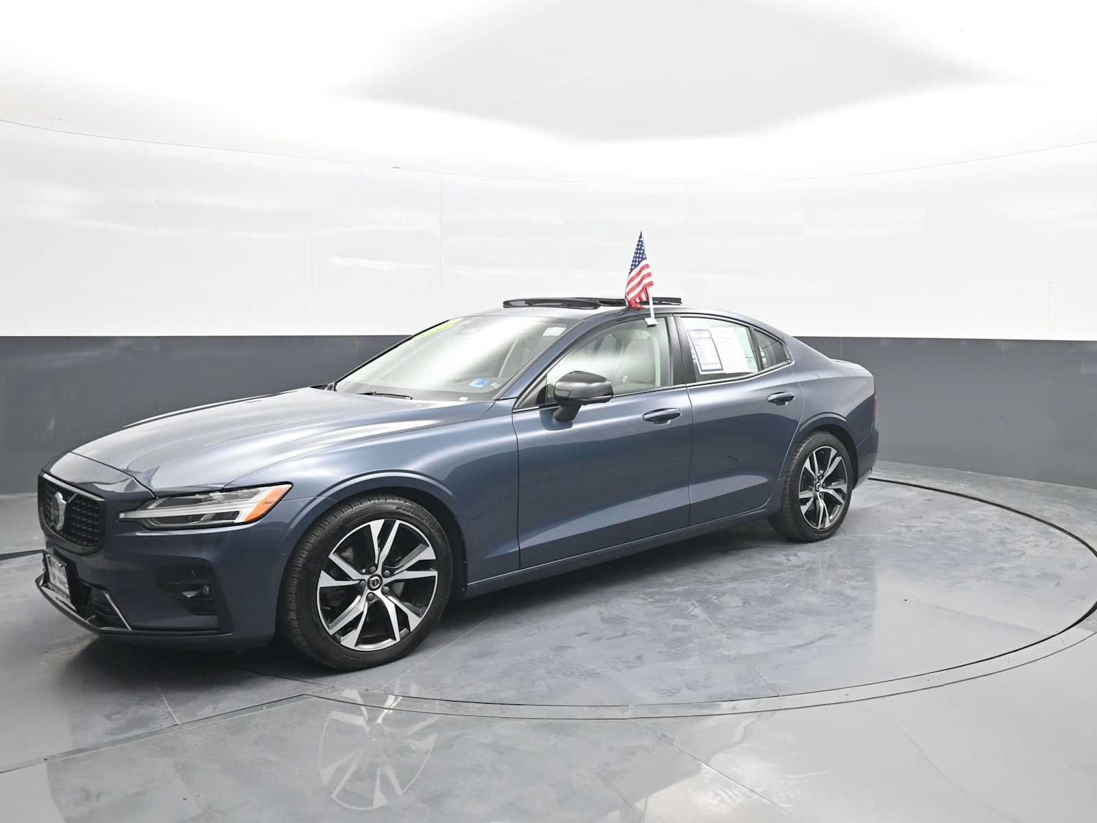Used 2024 Volvo S60 B5 Plus AWD/4WD image 4