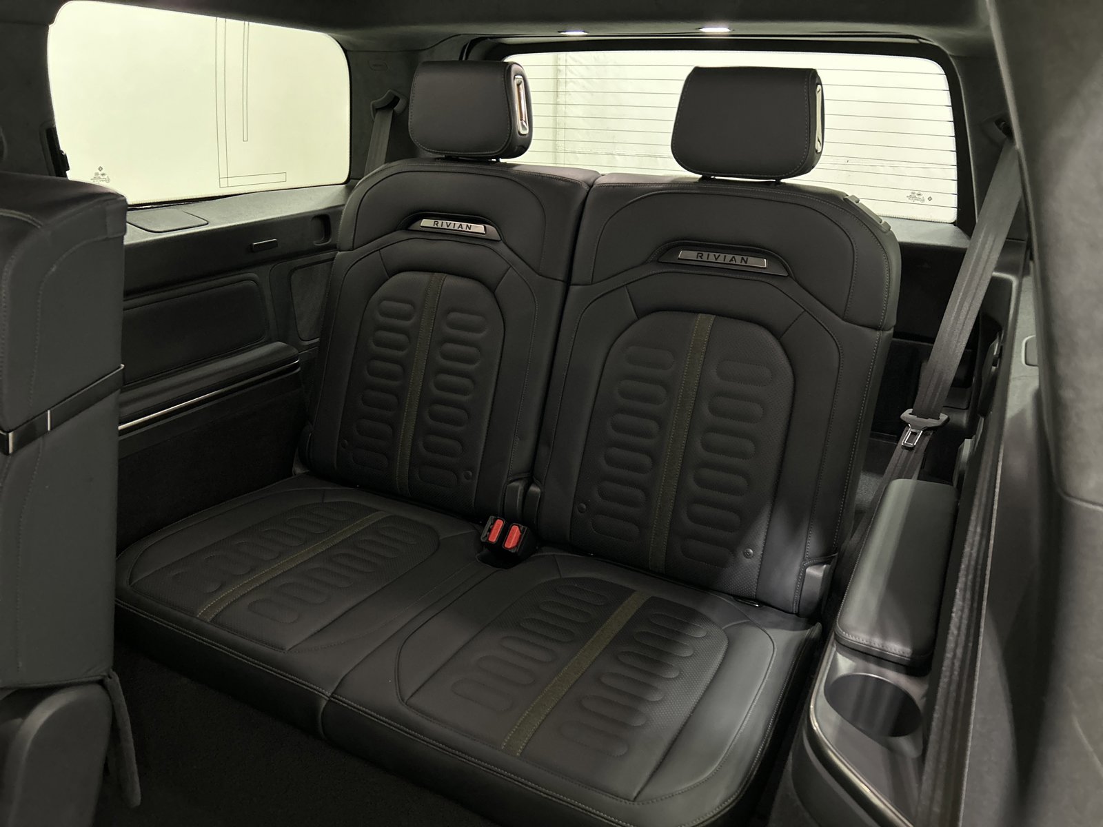 Used 2023 Rivian R1S Adventure image 22