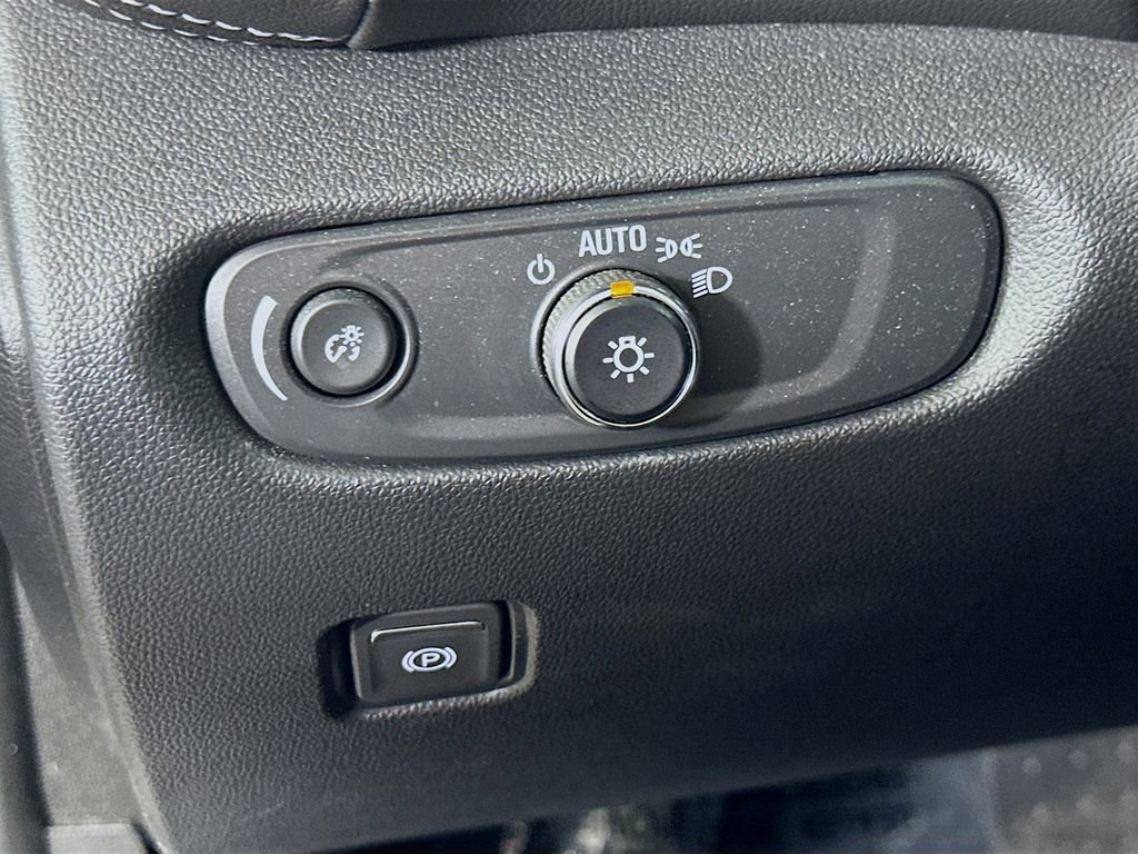 Used 2025 Chevrolet Blazer LT FWD image 21