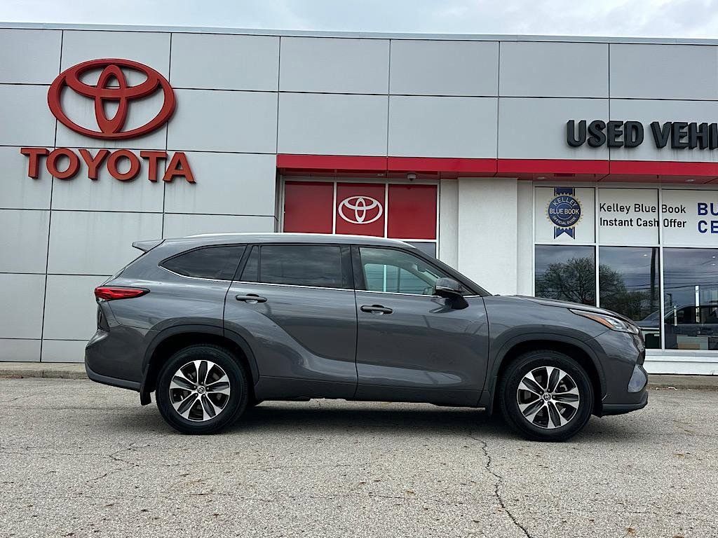 Certified 2020 Toyota Highlander XLE image 7