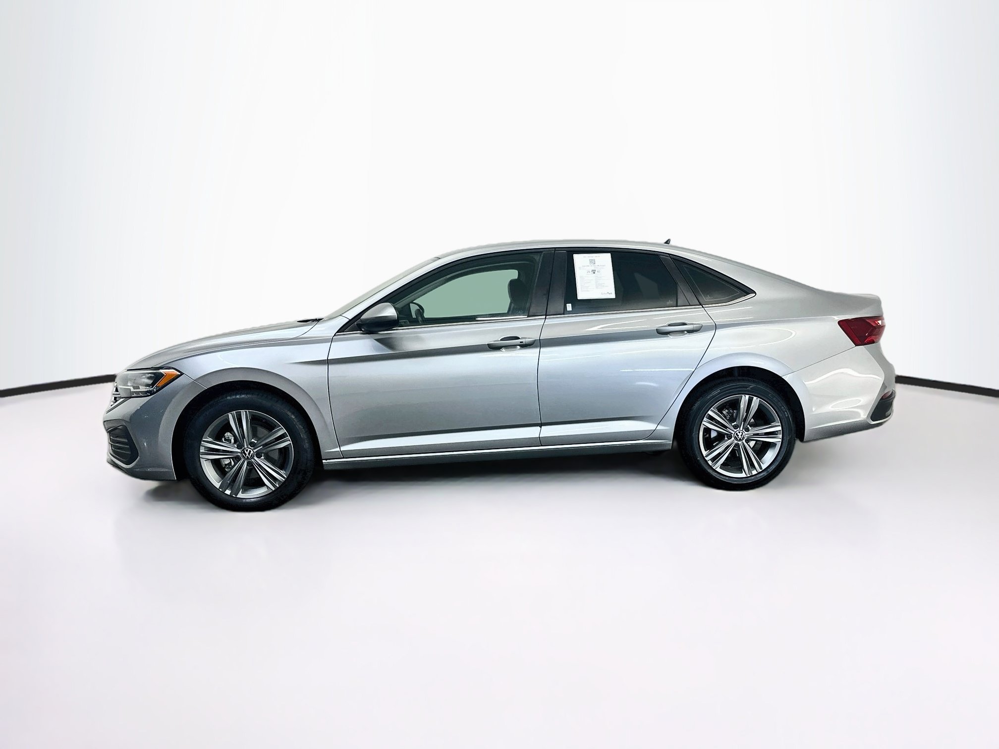 Used 2024 Volkswagen Jetta SE FWD image 4