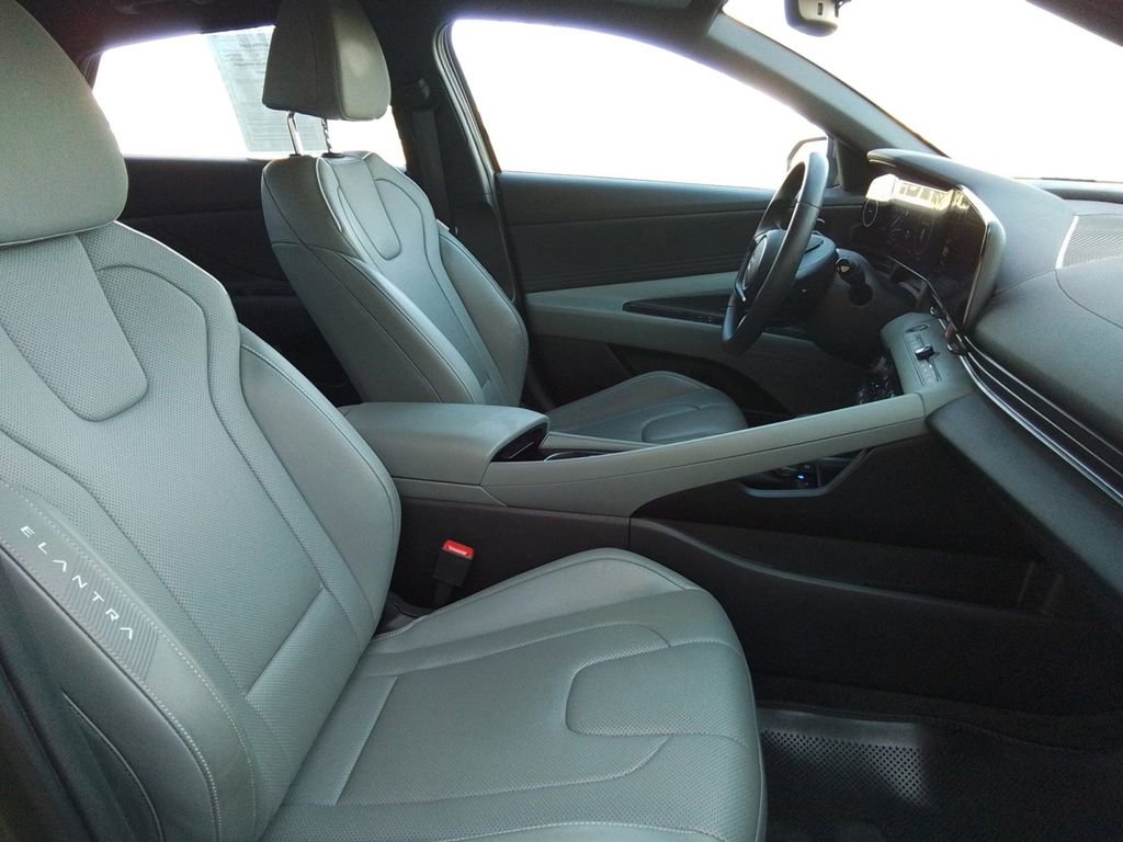 Used 2024 Hyundai Elantra Limited FWD image 15