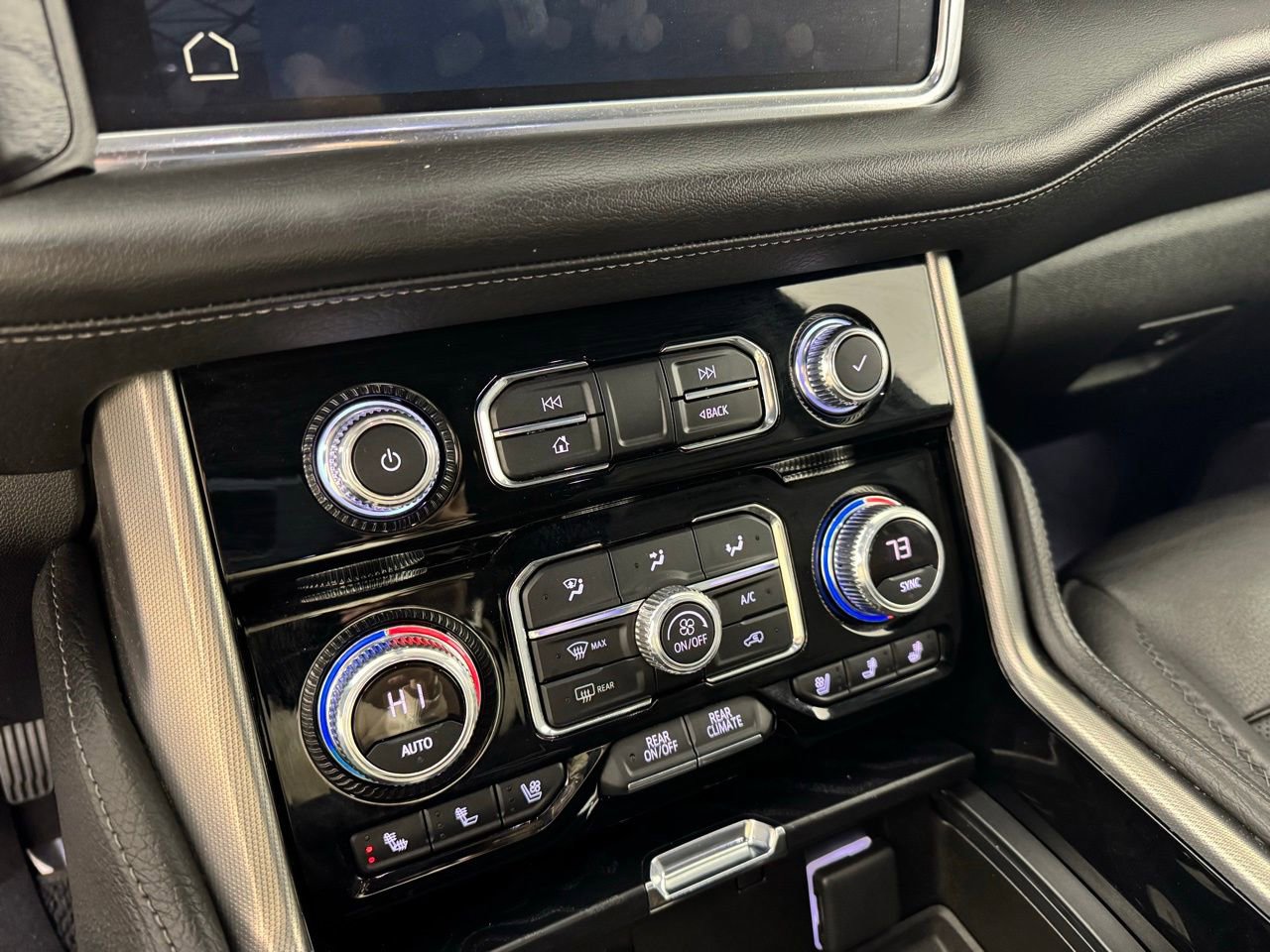 Used 2022 GMC Yukon XL Denali w/ Denali Premium Package image 21