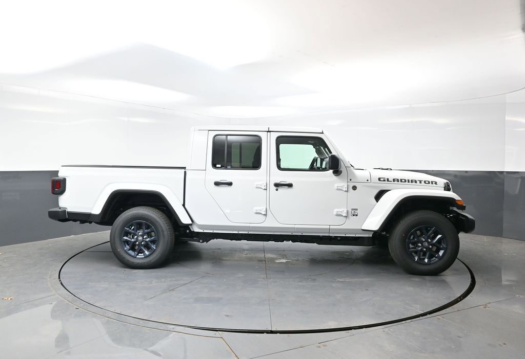 New 2026 Jeep Gladiator Sport AWD/4WD image 2